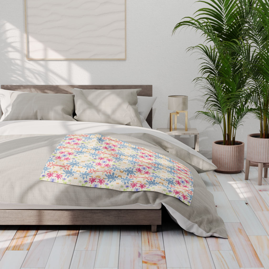 Blue Arctic Fleece Blanket — Pastel Snowflake Pattern Cozy Throw
